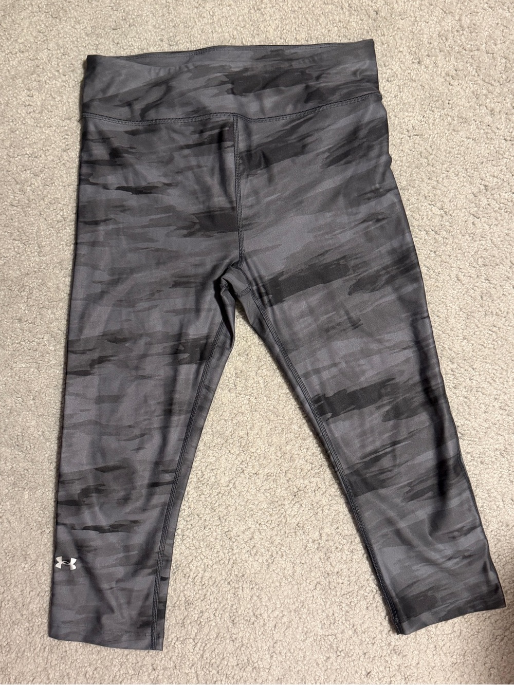 Under Armour // Grey Black Camo Capri Leggings
